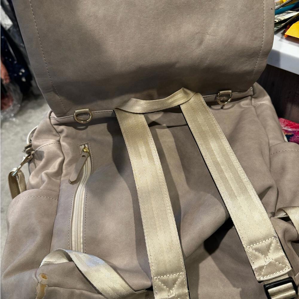 Baby Grand Boxy Backpack in Grey Matte Leatherette - Picture 8 of 8